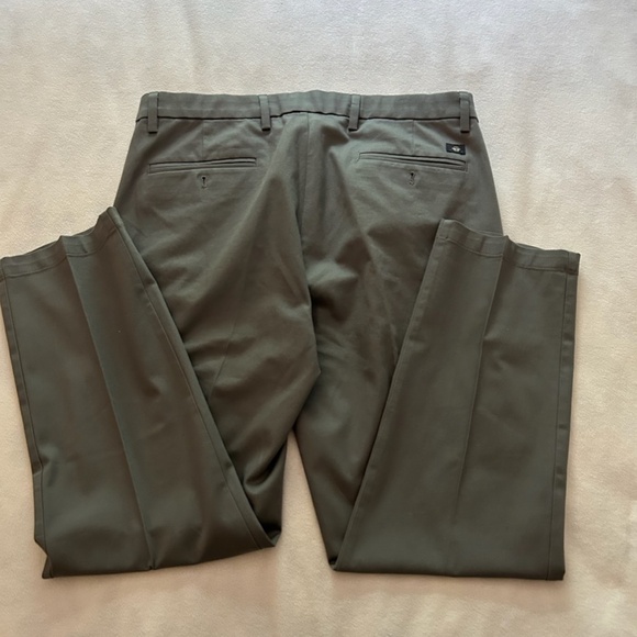 Dockers Men's Grey Slim Fit Signature Khaki Stretch Pants, Size 36W x 29L - Picture 10 of 16